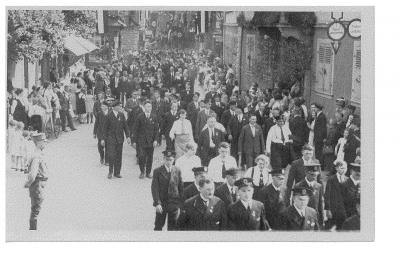 RG-05.06.03.08, Procession of German civilians.jpg